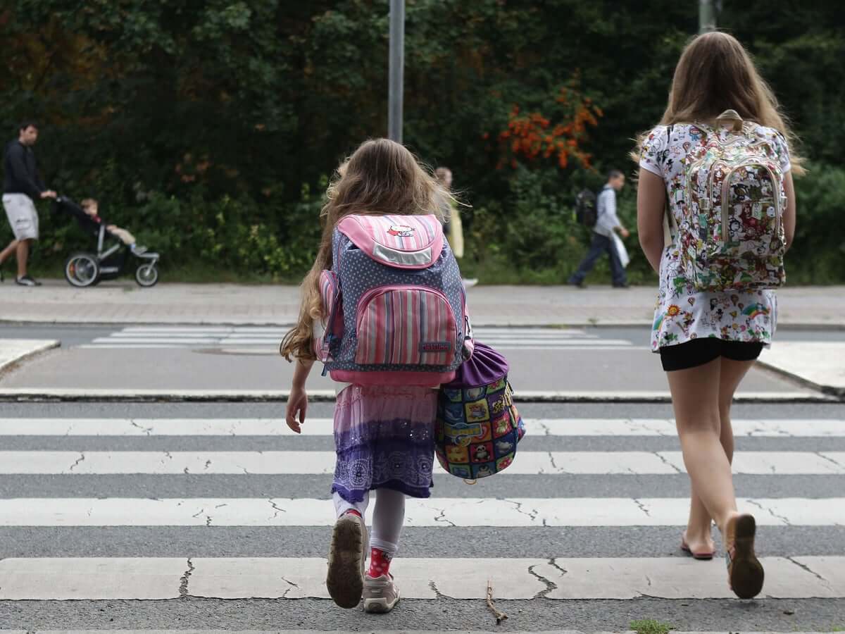 how children and kids can walk home from school safely in the UK